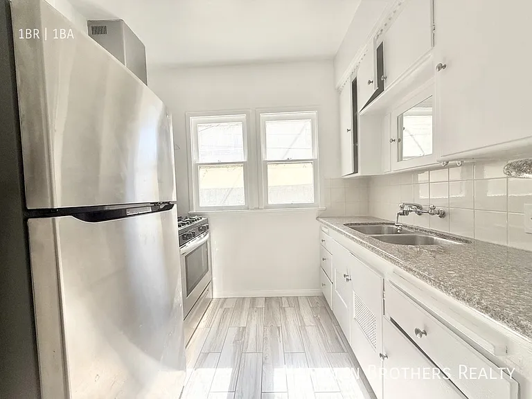 619 S Dunsmuir Ave — Photo 1