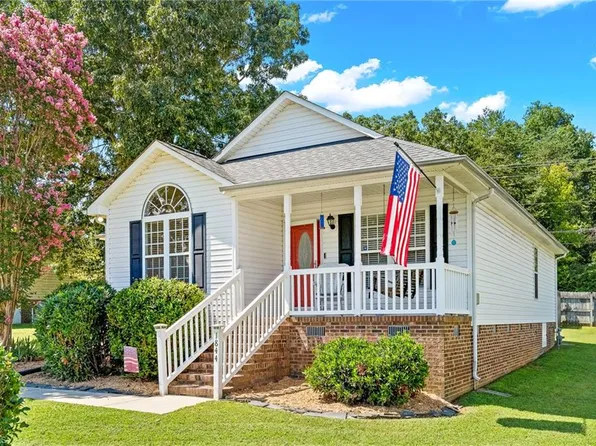 1844 Cedar Ridge Dr, Burlington, NC 27217