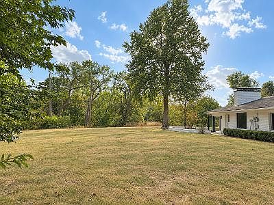 5th image of 800 Mockingbird Ln