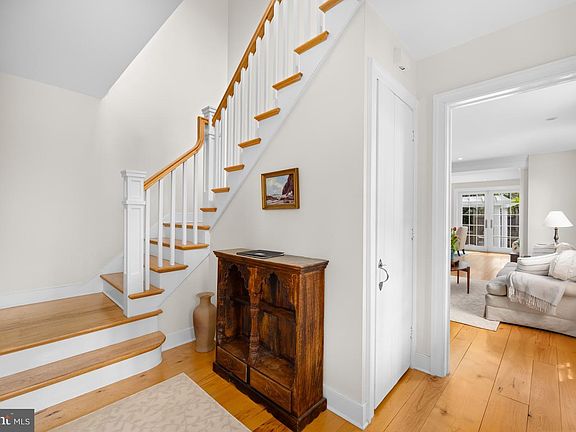 5th image of 3460 Ordway St NW