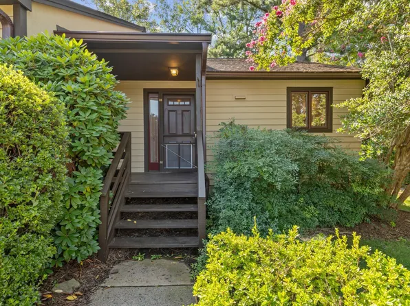 1259 Branchlands Dr, Charlottesville, VA 22901