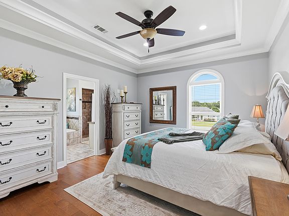 5th image of 270 Cloverleaf Cir