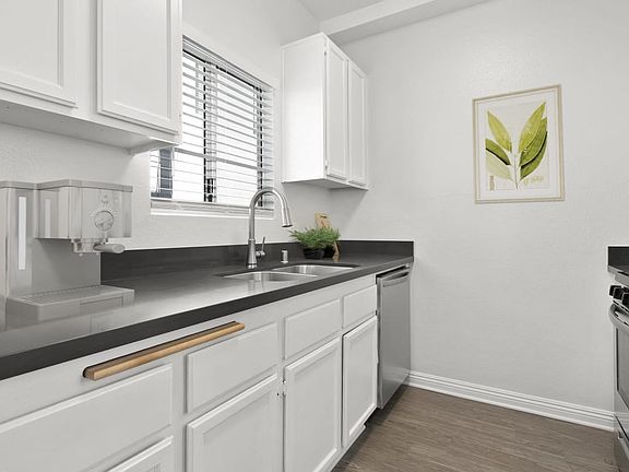 3rd image of 8761 De Soto Ave #4123294