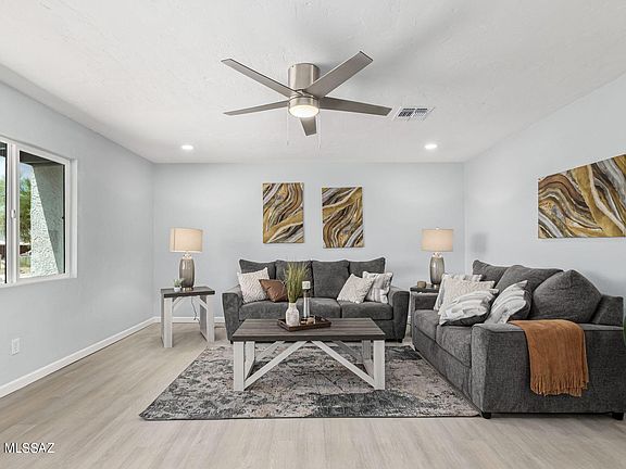 4th image of 2820 W Maximilian Pl