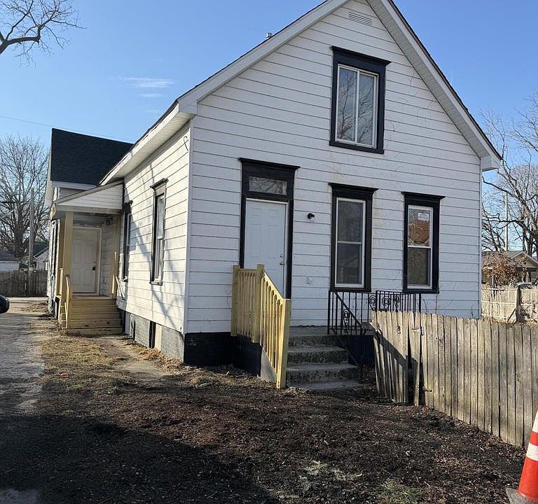 1st image of 1646 Center STREET