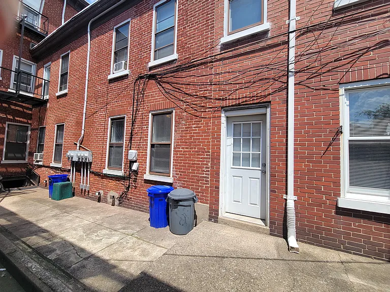 733 N 9th St #1 — Photo 6