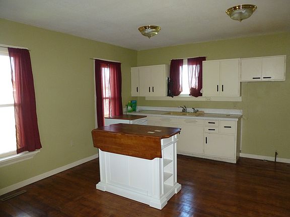 2nd image of 28291 Hickory Ave