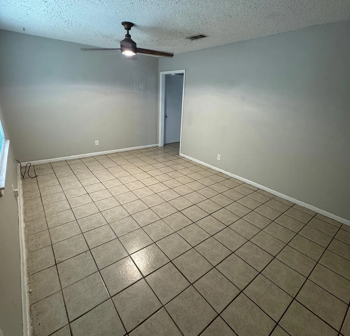 3 bed, 1152 sqft, $1,350 — Photo 3