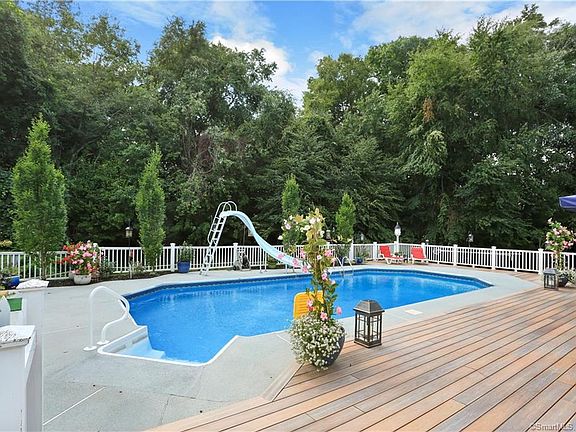 5th image of 28 Elderberry Ln