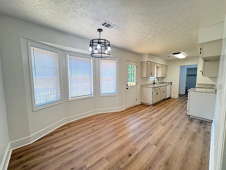 2107 S Seale Rd — Photo 4