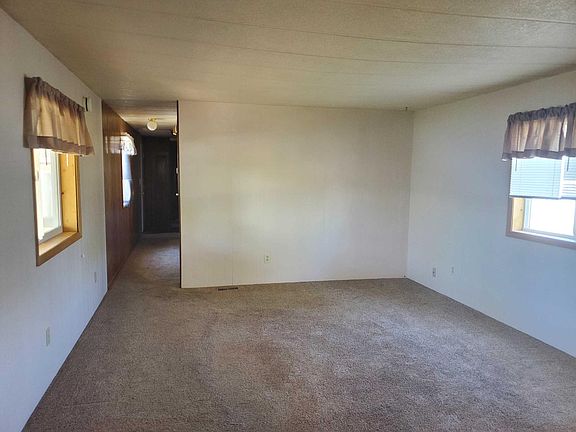 4th image of 109 Firethorn Ln