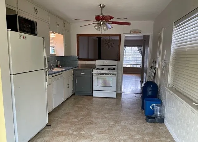242 Pershing Ave — Photo 5