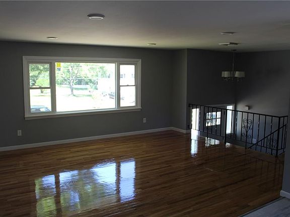 2nd image of 3 Meadowbrook Ln