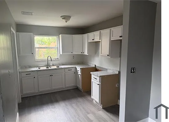 1118 NW 43rd Ter — Photo 12