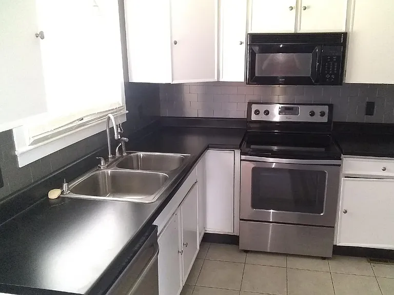 456 River Dr — Photo 2