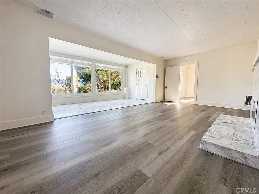 4 bed, 2972 sqft, $3,800 — Photo 3