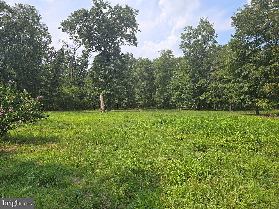 1st image of 450 Almond Rd