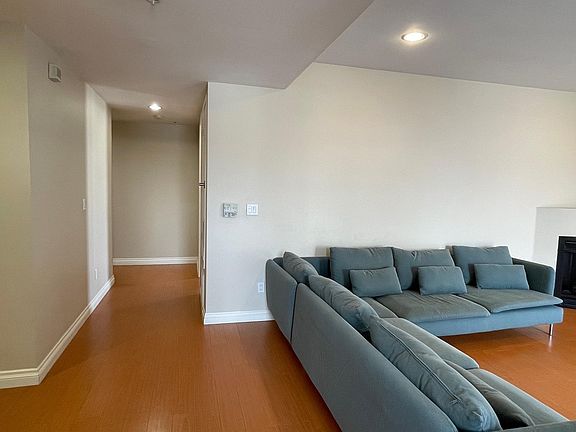 5th image of 625 S Berendo St APT 301