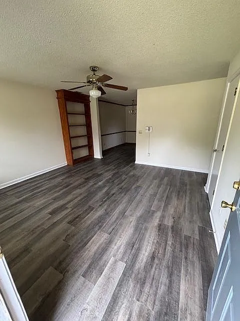 2 bed, 2.0 bath, 987 sqft, $1,175 — Photo 2