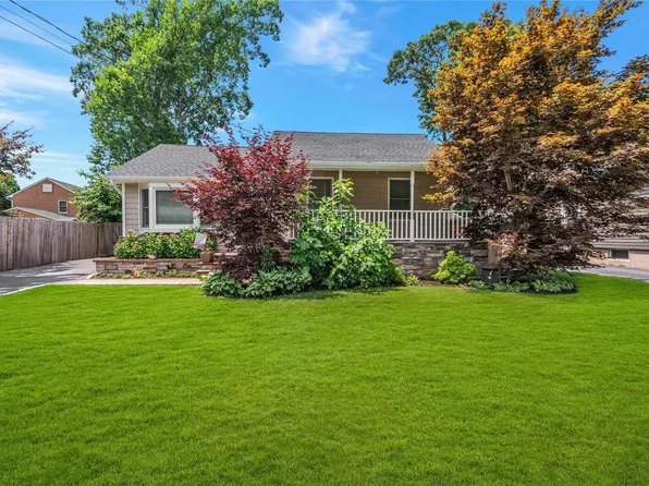 56 Princeton Avenue, Smithtown, NY 11787