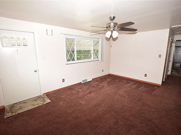 5th image of 144 Elmwood Dr