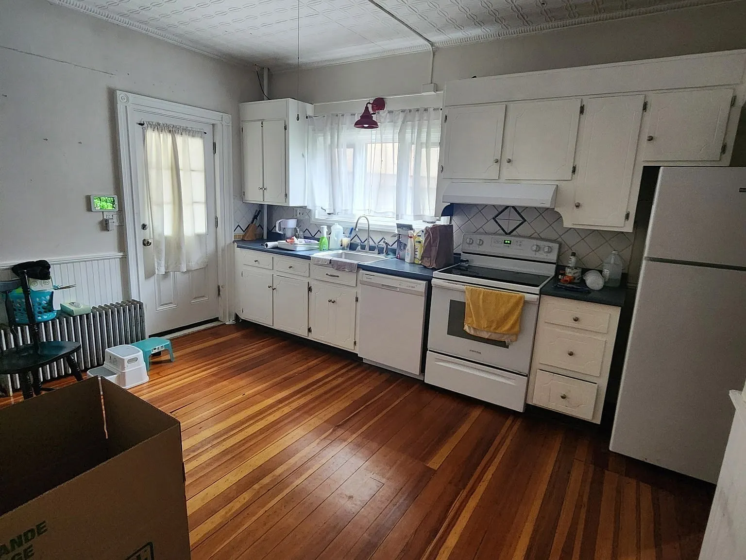 2 bed, 1.0 bath, 1732 sqft, $2,000 — Photo 3