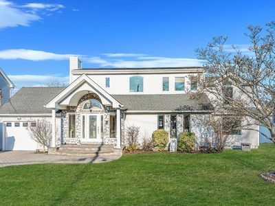 827 W Bay Drive, West Islip, NY, 11795
