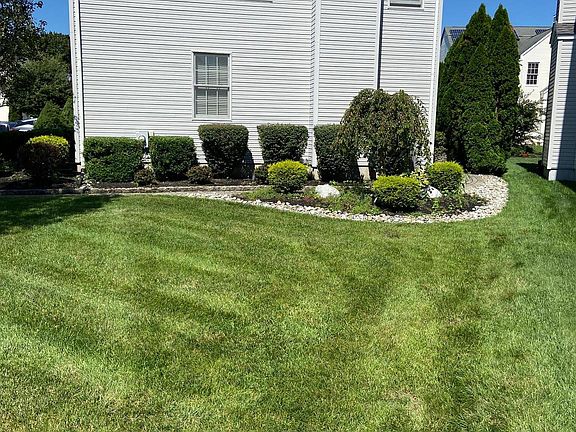 4th image of 7 Greenbrier Dr