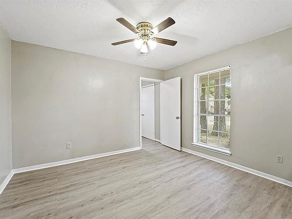 4th image of 23215 Canyon Lake Dr