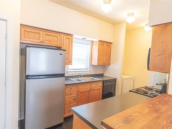 5th image of 2092-94 Woodrow St