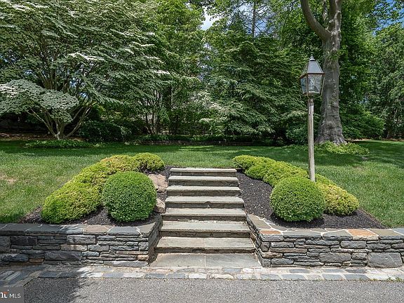 4th image of 1109 Brynlawn Rd