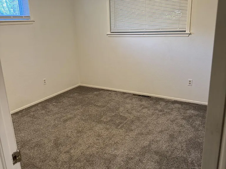 2336 Smith Ct — Photo 9