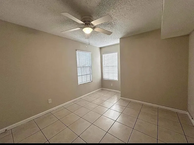 375 Lake Ontario Ct — Photo 6