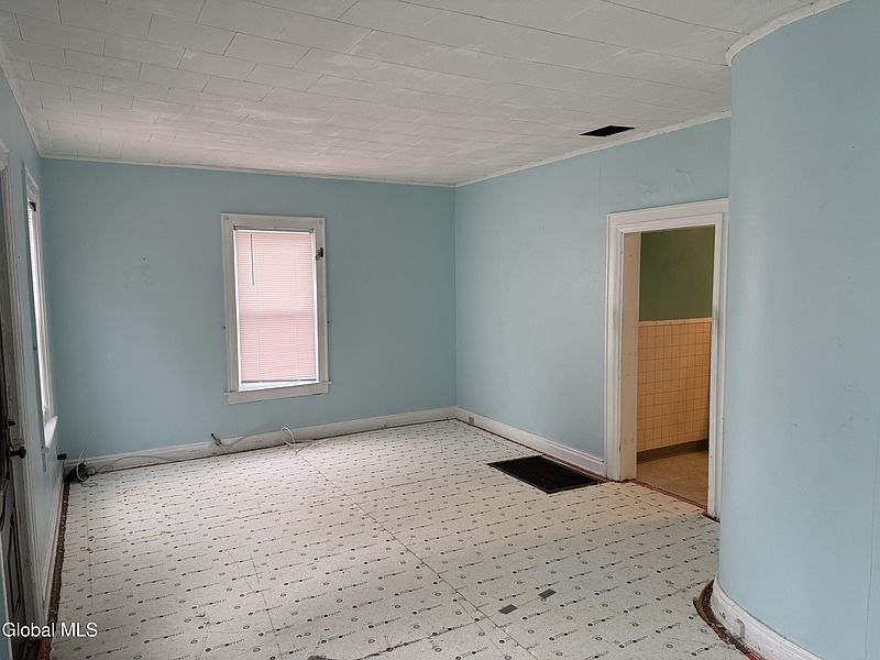 5th image of 6 Spring Street