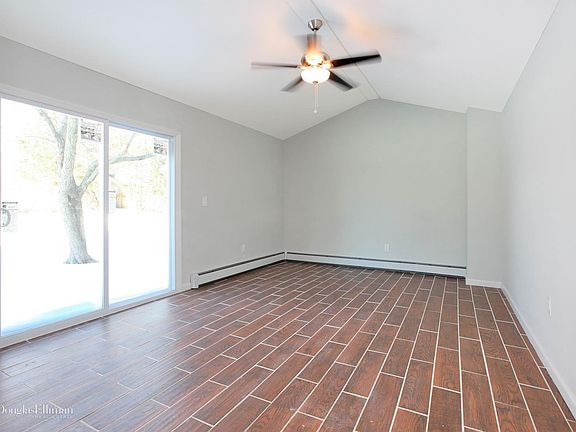 5th image of 6 Hampshire Dr