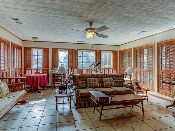 2nd image of 3242 Gaylord Ln