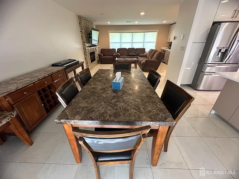 9 Holly Rd — Photo 10