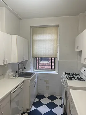 Rented by K & O Realty Associates Inc. | media 40