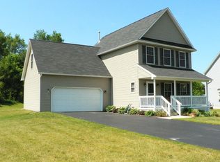 9444 Maple Run Ct, Pinckney, MI 48169