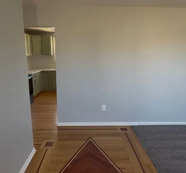 163 Grandview Dr — Photo 1