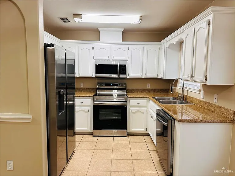 2105 W Western Dr #2 — Photo 7
