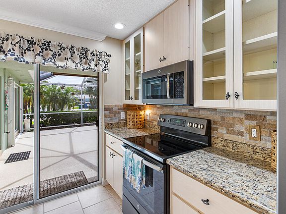 5th image of 1220 NW Sun Terrace Circle #C