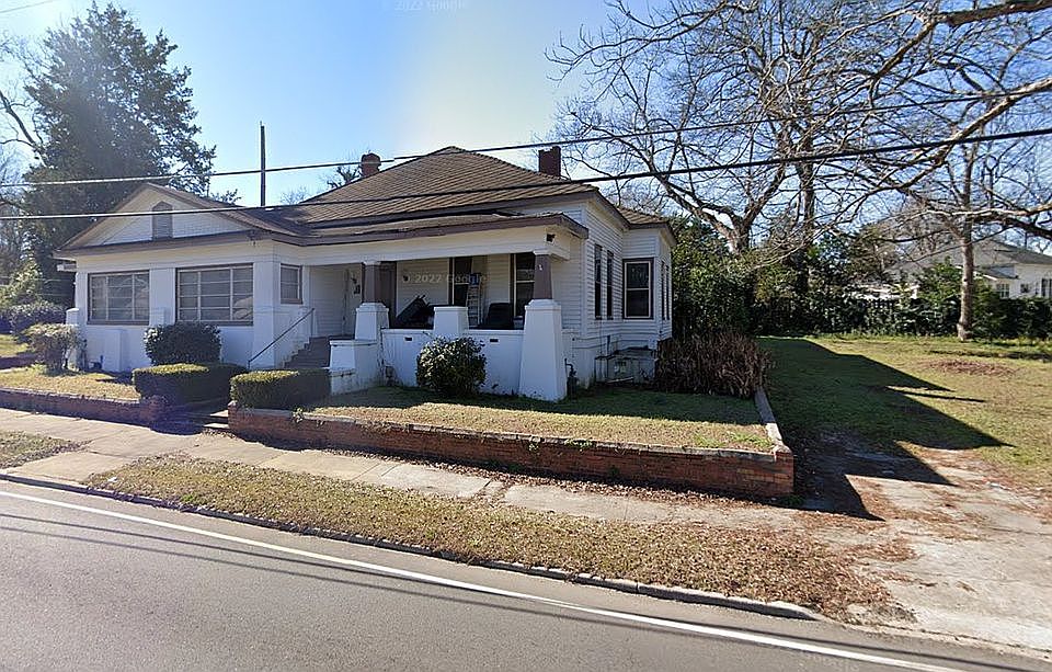 1st image of 210 E Church St