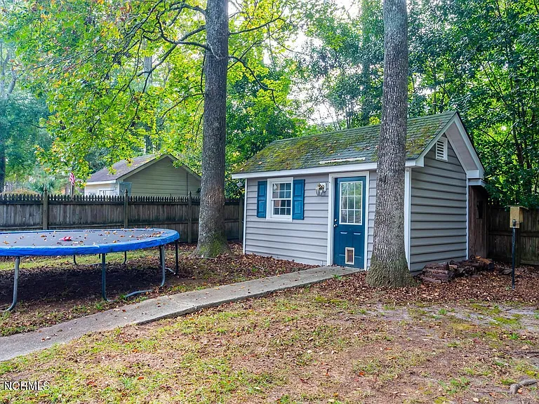 605 Winstead Rd — Photo 22