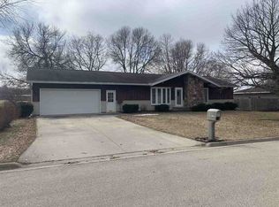 910 E Robin Ln, Shawano, WI 54166