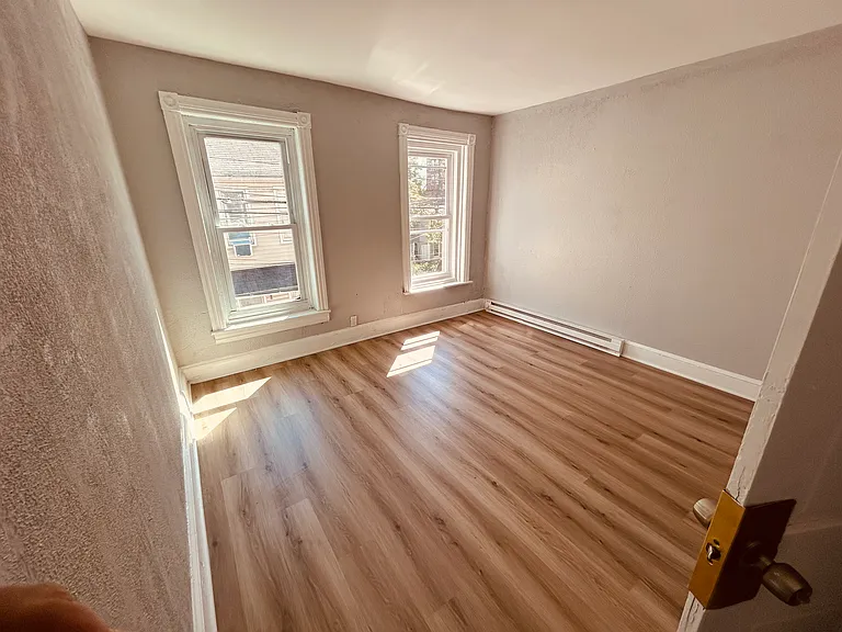 214 1/2 N Hall St — Photo 8