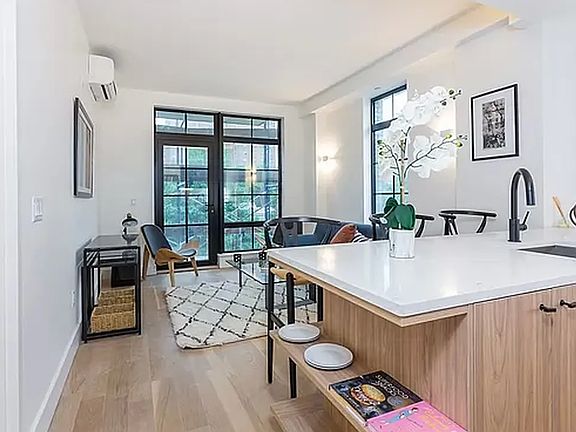 3rd image of 25 Bruckner Blvd APT 4K