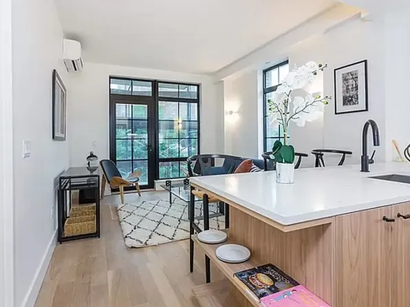 25 Bruckner Boulevard image 3 of 12