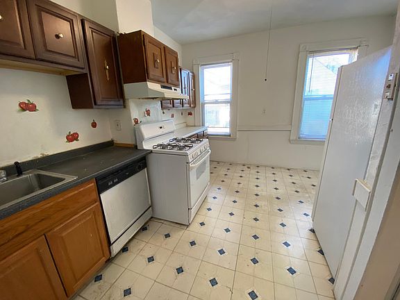 4th image of 276 Cypress St #2