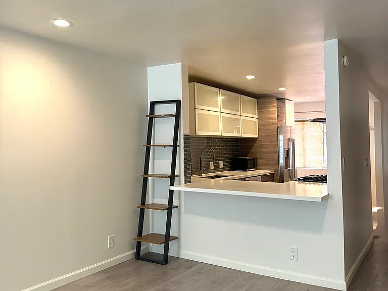 5820 Yolanda Ave #8 — Photo 3
